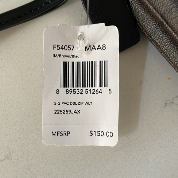 Brand new Coach wallet - Picture 7 of 7